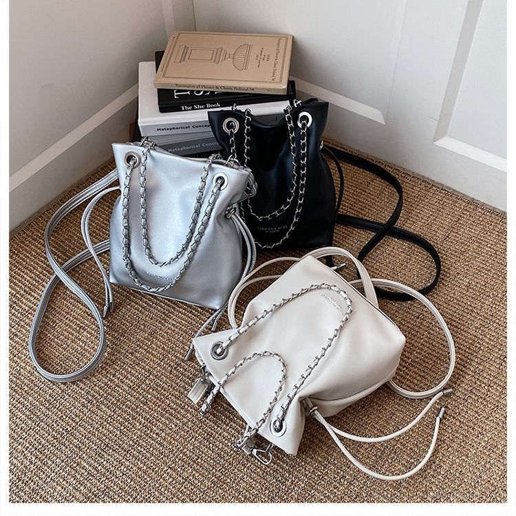 Stylish Solid Colour Crossbody Bucket Bag With Textured Chain Detail_voghion.com
