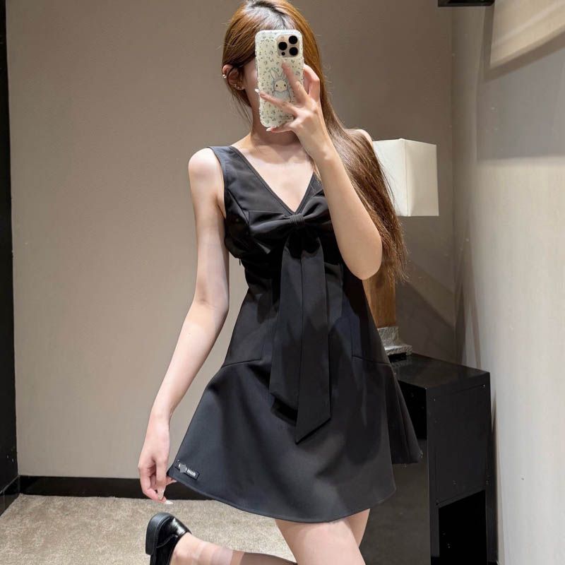 26 Early Spring New V-neck Bowknot Tank For Women With Draped Ribbons, Sweet And Atmospheric Short Dress_ecoleips.com