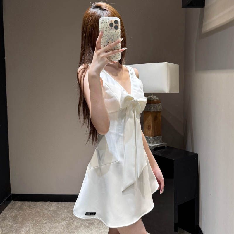 26 Early Spring New V-neck Bowknot Tank For Women With Draped Ribbons, Sweet And Atmospheric Short Dress_ecoleips.com