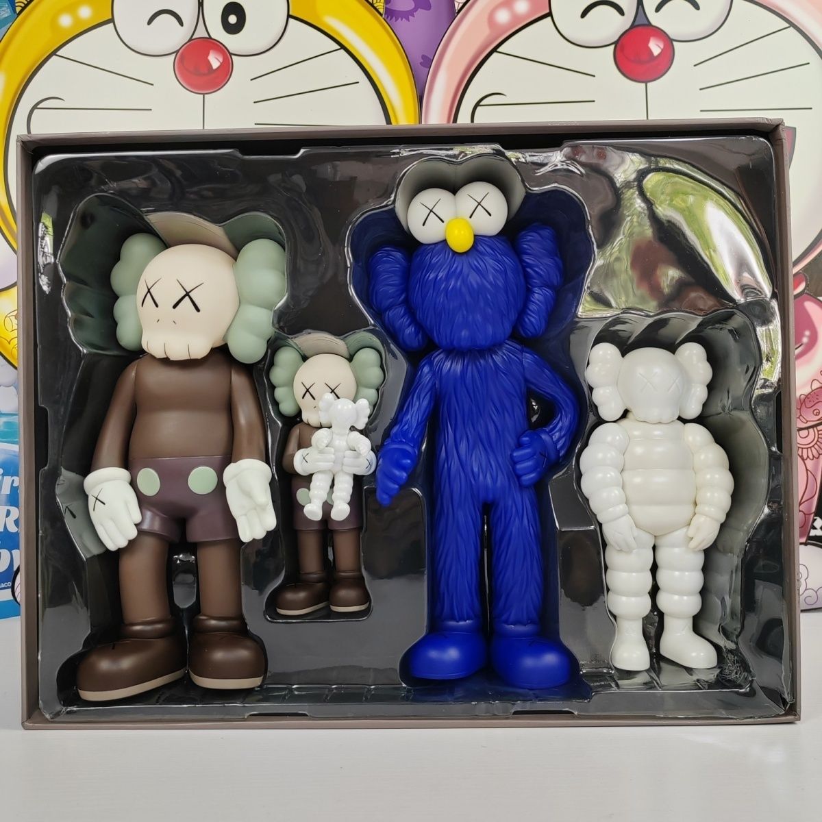 Kaws KAWS FAMILY Family-themed collectible dolls and figurines