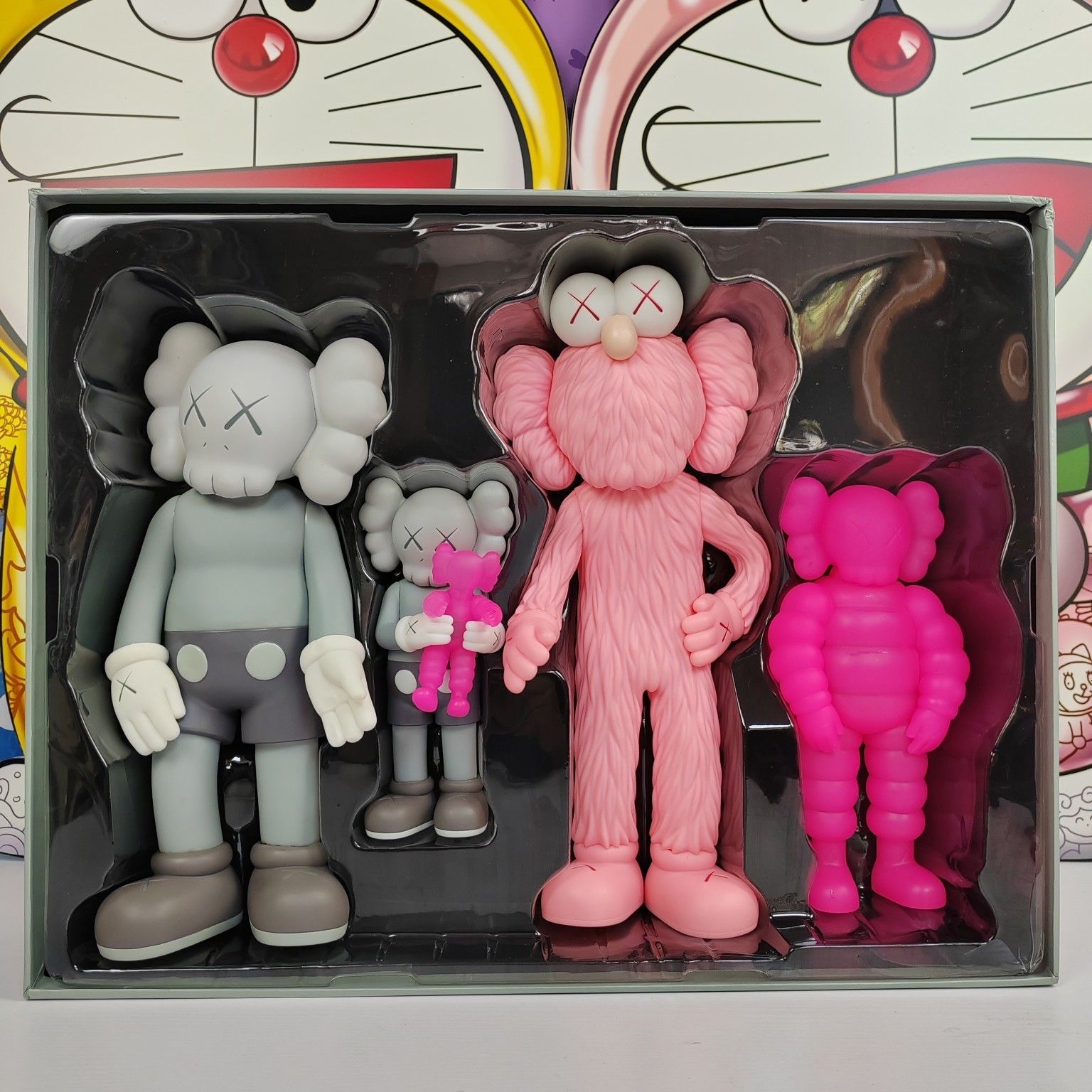 Kaws KAWS FAMILY Family-themed collectible dolls and figurines