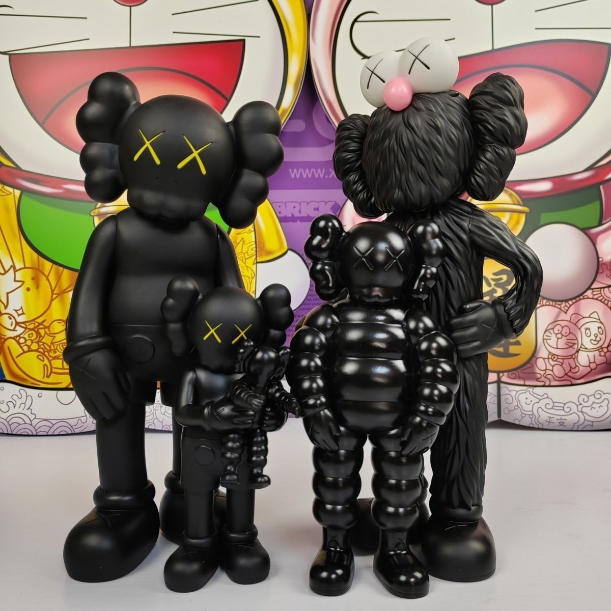 Kaws KAWS FAMILY Family-themed collectible dolls and figurines