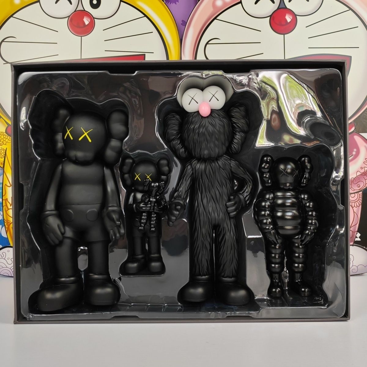 Kaws KAWS FAMILY Family-themed collectible dolls and figurines