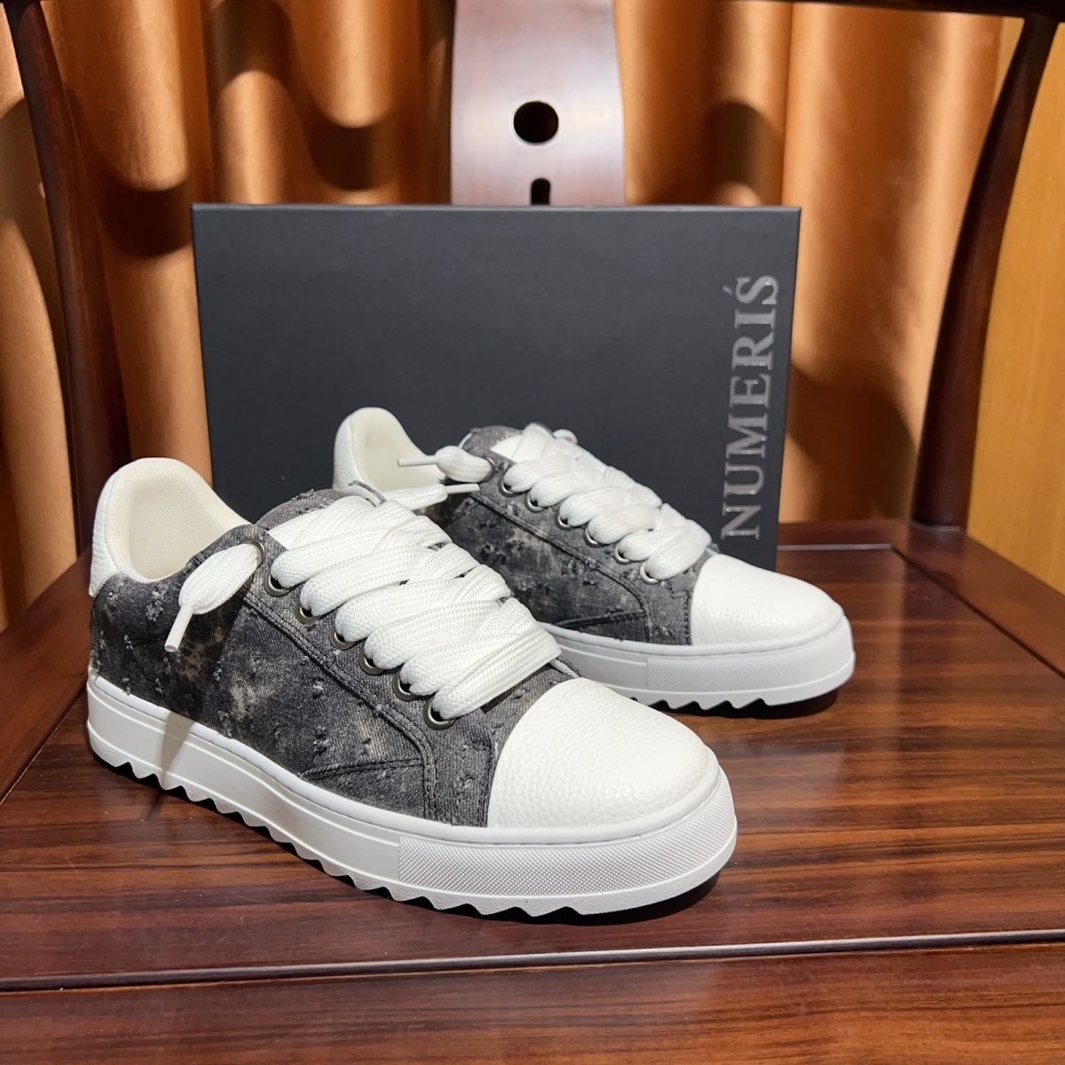 Baskets homme polyvalentes à semelle rouge blanches_voghion.com