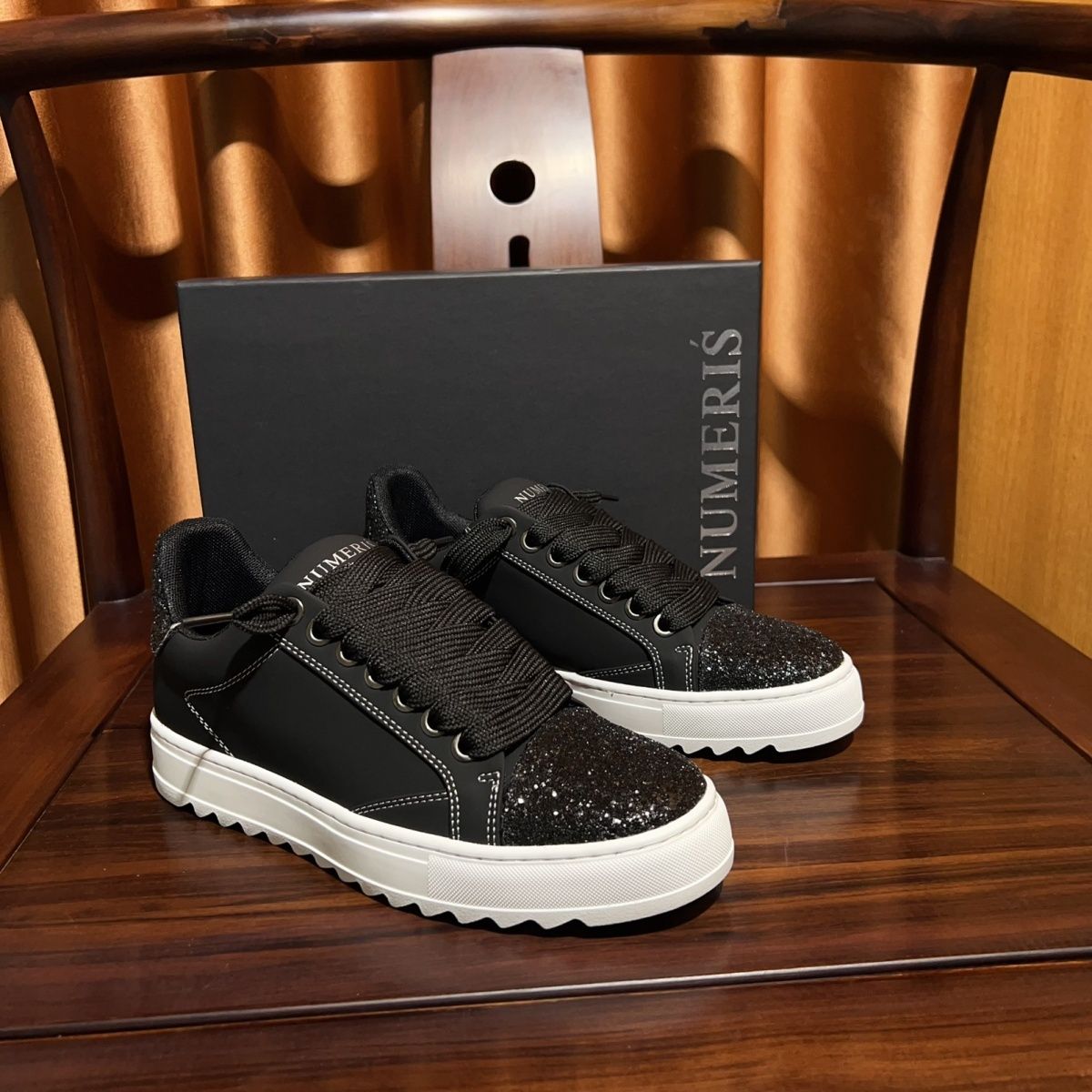 Baskets homme polyvalentes à semelle rouge blanches_voghion.com