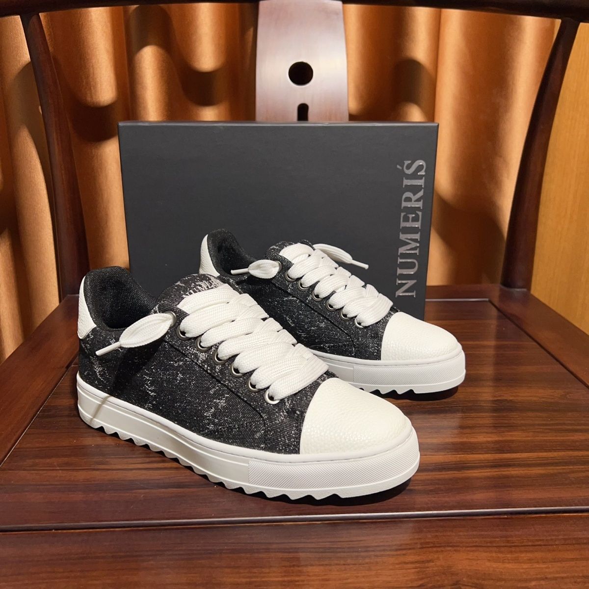 Baskets homme polyvalentes à semelle rouge blanches_voghion.com