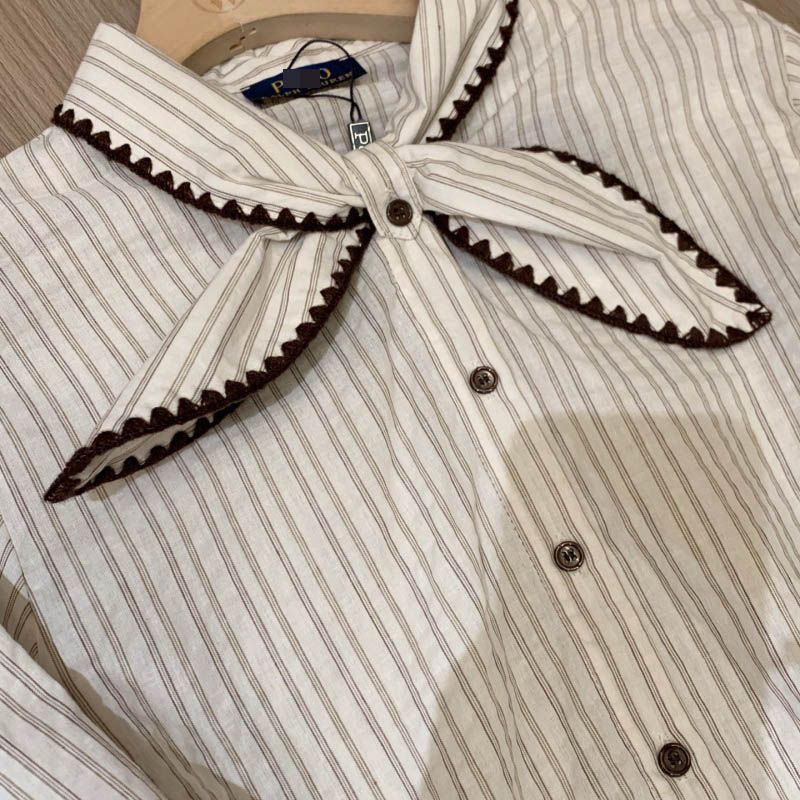 Dam blus med lång ärm broderad med vågig kant brun_voghion.com