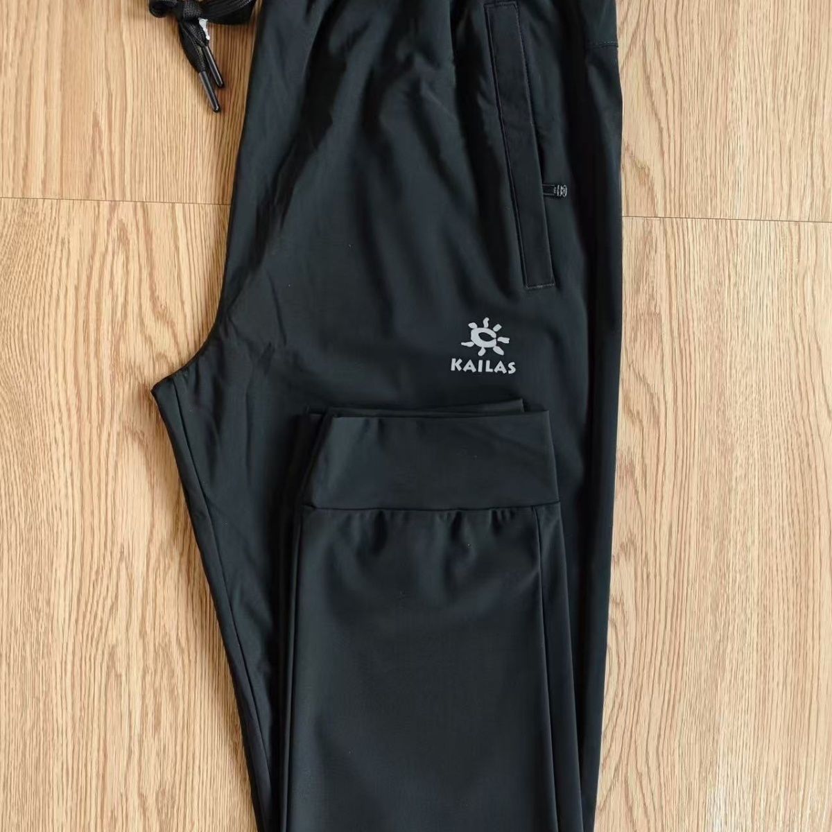 Atmungsaktive Herren Freizeithose Aus Eisseide Für Den Sommer_voghion.com