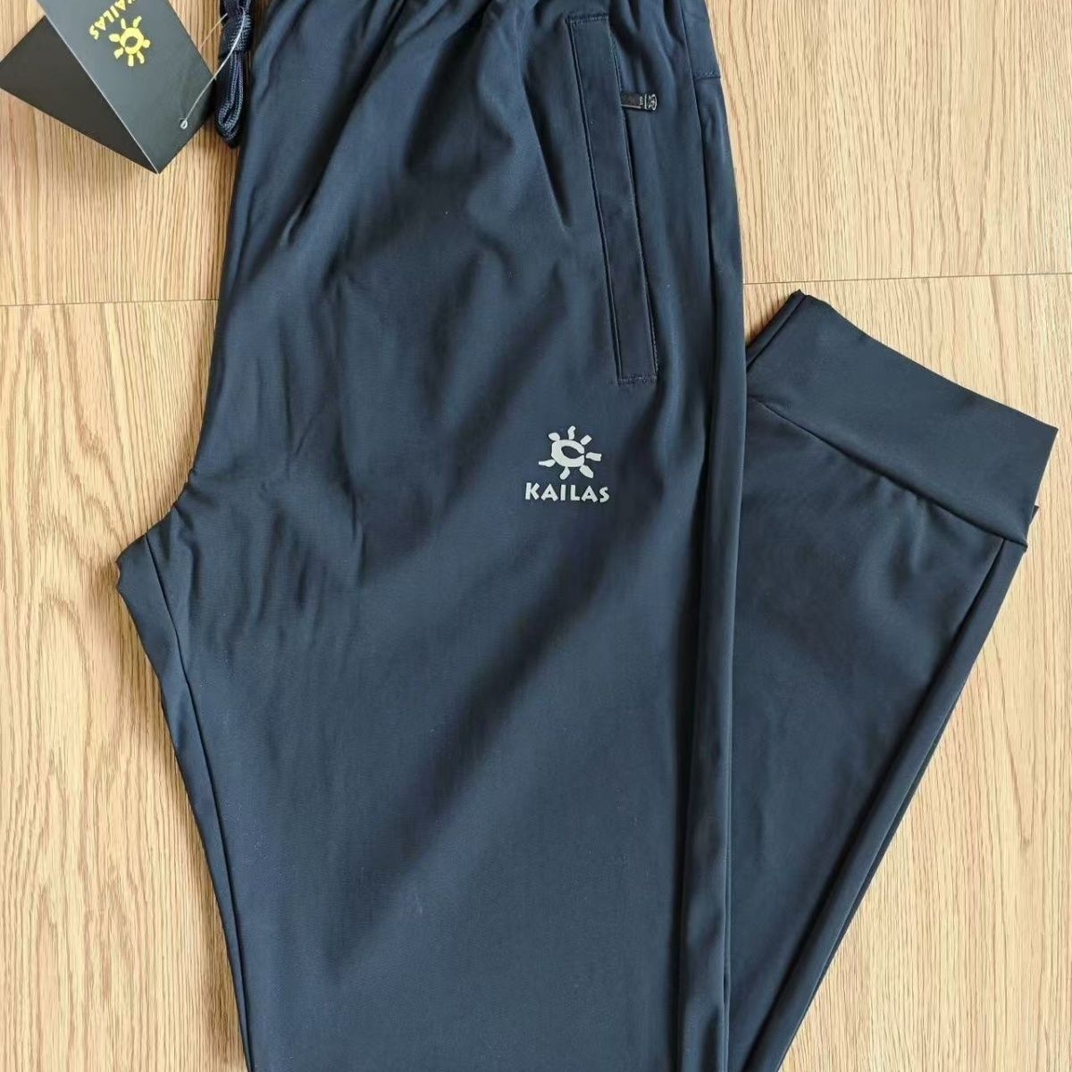 Atmungsaktive Herren Freizeithose Aus Eisseide Für Den Sommer_voghion.com