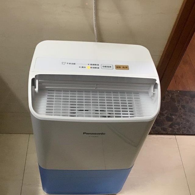 松下除湿机家用小型抽湿机卧室空气干燥机除潮干衣吸湿器f-17c8yc