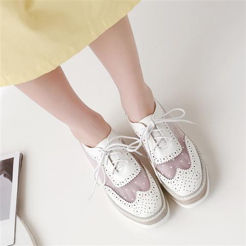 布洛克厚底松糕鞋女夏季2022新款英伦风亮片系带单鞋坡跟鞋休闲鞋