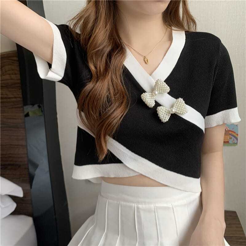 夏季设计感小众上衣T恤女装新款韩版V领珍珠蝴蝶结针织短袖衫