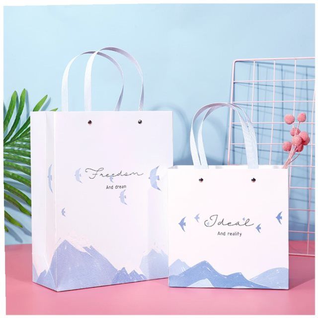 gift bags hand-held paper bags are used to wrap gift bags