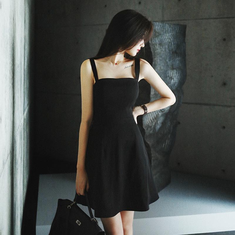 Black sling dress women's summer 2023 new temperament waist small dress high-end Hepburn little black dress