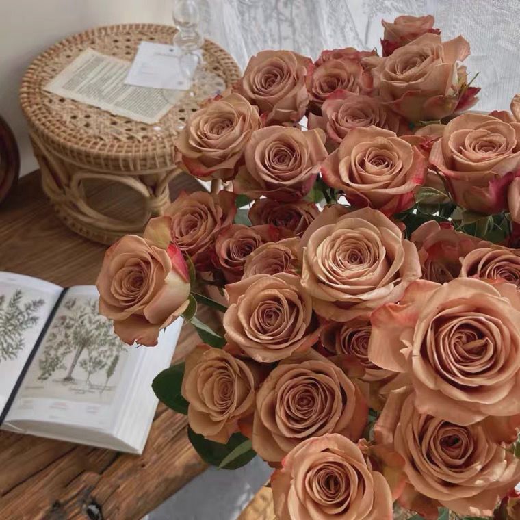 云南昆明鲜花基地直发玫瑰花康乃馨花束香水百合向日葵花材直批 虎窝拼