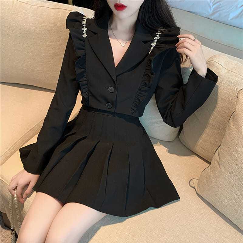 Celebrity small fragrance fashion suit women's early spring 2022 new small suit short coat pleated skirt two piece set