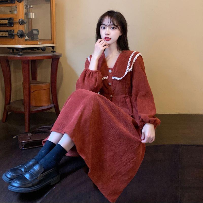 2023年春季新款法式復古翻領連衣裙女藏肉顯瘦收腰小個子長款裙子