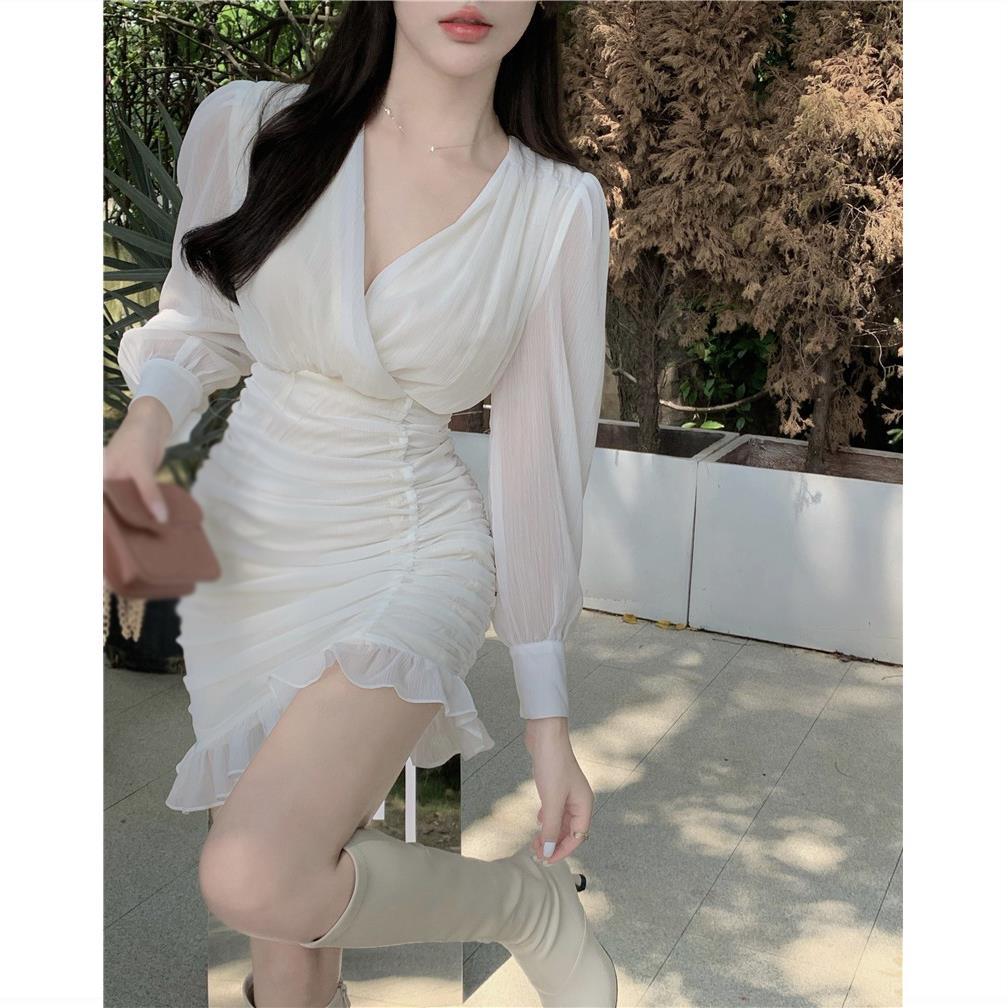 白色v領雪紡連衣裙女春秋季2023新款純欲風收腰顯瘦褶皺包臀裙子