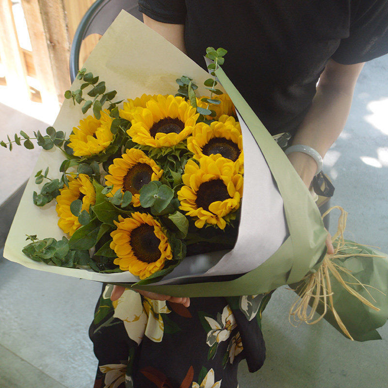 向日葵花束混搭玫瑰花鲜花速递北京同城成都武汉合肥上海重庆花店