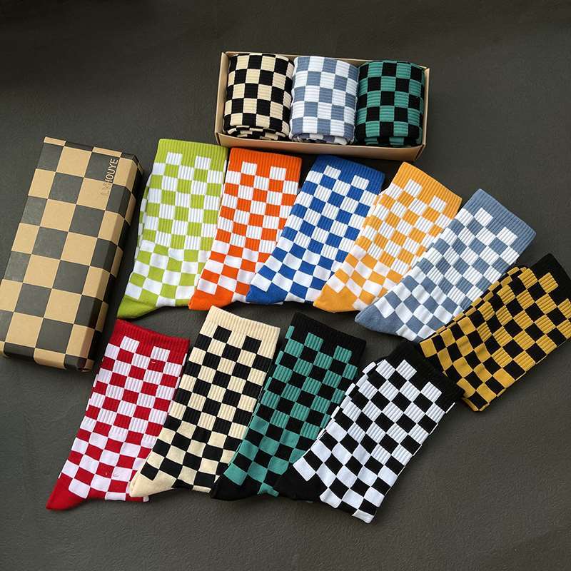 盒装彩色棋盘格袜子黑白复古绿卡其搭配球鞋加厚男女运动潮袜长袜