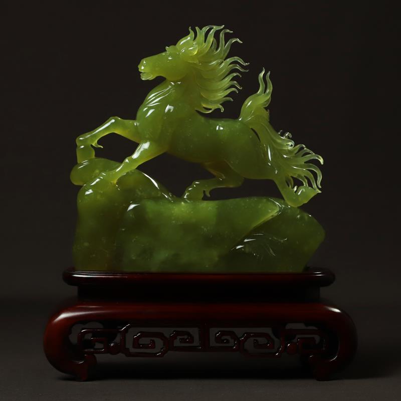 玉雕岫玉天然岫岩玉摆件 精品原石手雕生肖马摆件 马到成功产地
