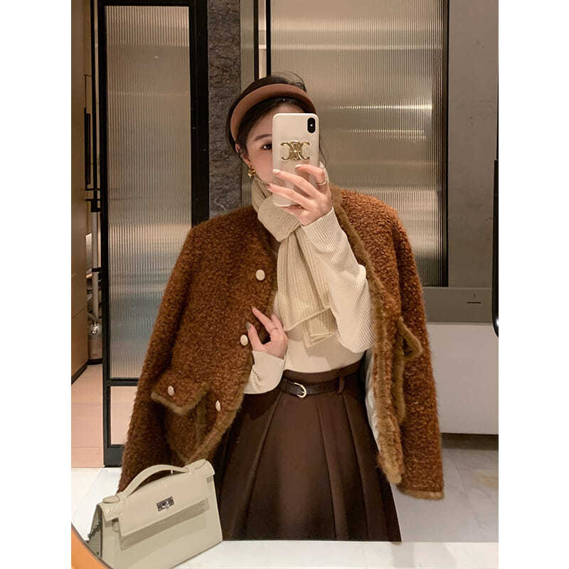 The new high-end sense of celebrity autumn and winter small fragrant wind short hairy jacket with cotton and thick inner with a small top