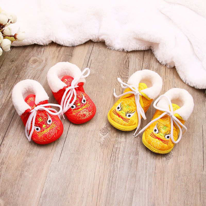 婴儿虎头鞋0-1岁冬季加绒宝宝鞋软底学步绣花布鞋百天周岁婴儿鞋
