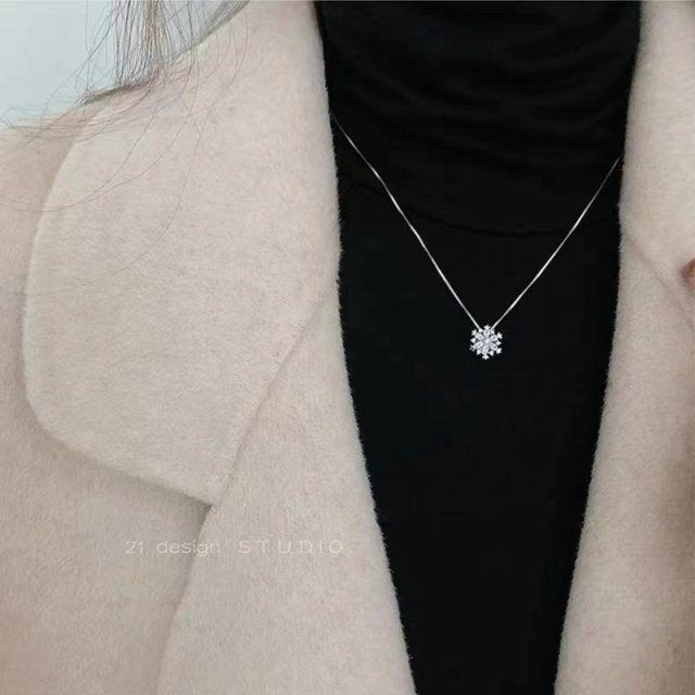 necklace for woman flash diamond snowflake clavicle chain li