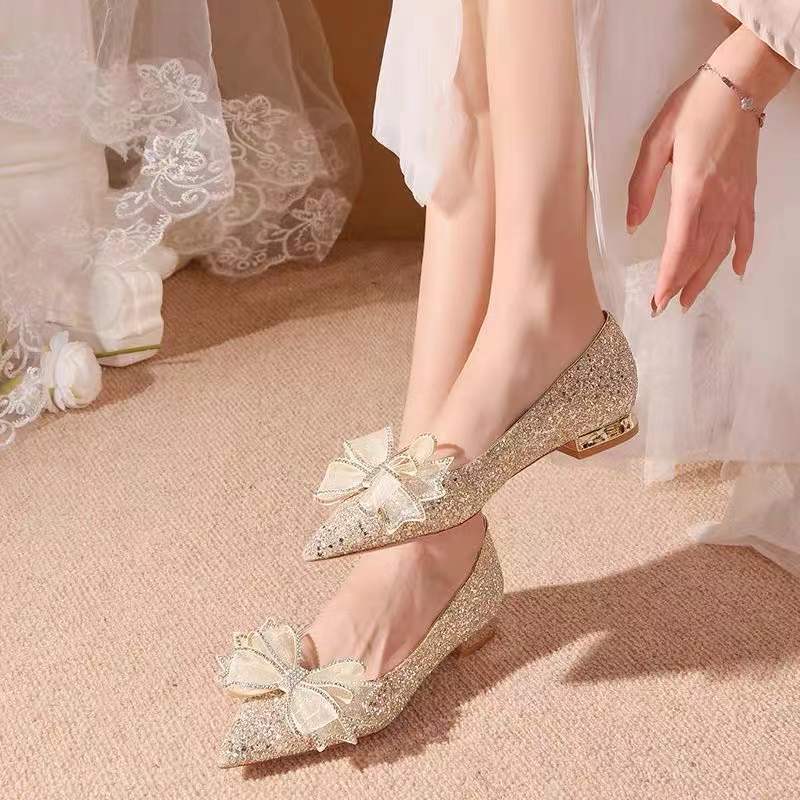 孕妇婚鞋女平底春秋新款新娘鞋不累脚蝴蝶结水晶鞋秀禾服两穿婚纱
