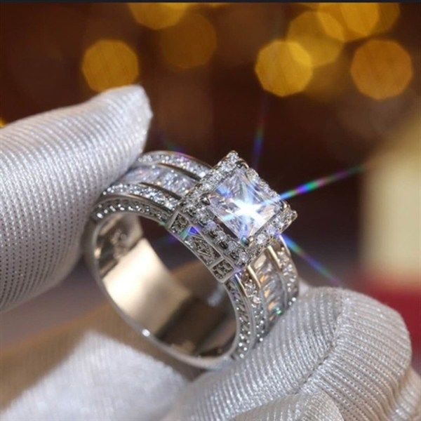 Designer Engagement Ring In Sterling Silver For Women_voghion.com