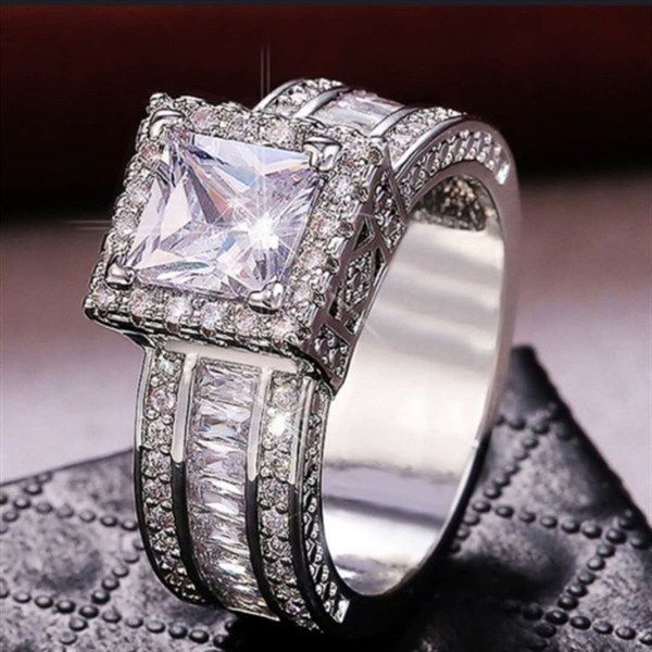 Designer Engagement Ring In Sterling Silver For Women_voghion.com