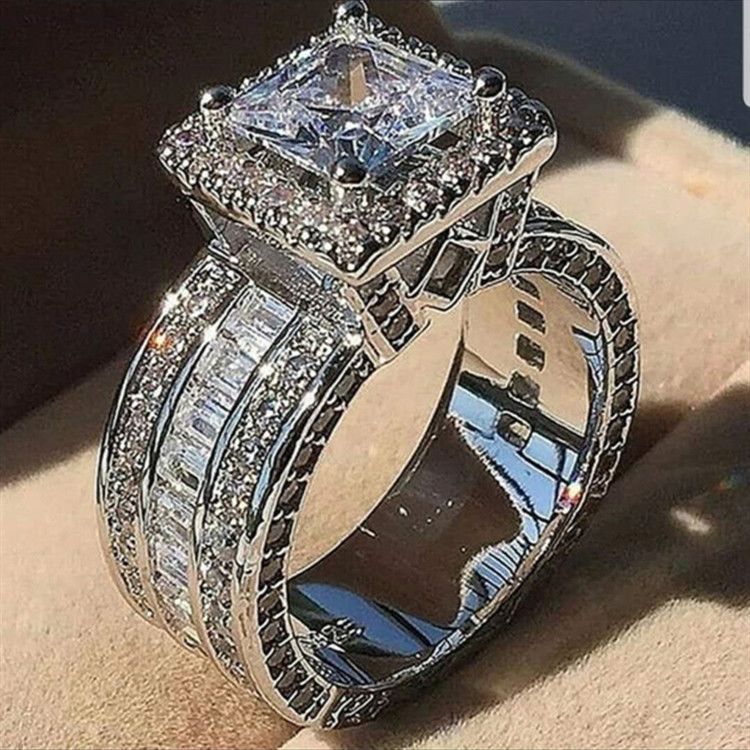 Designer Engagement Ring In Sterling Silver For Women_voghion.com