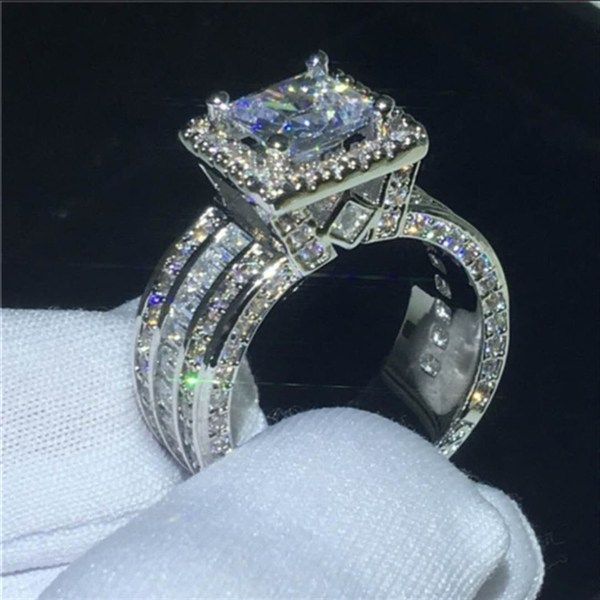 Designer Engagement Ring In Sterling Silver For Women_voghion.com