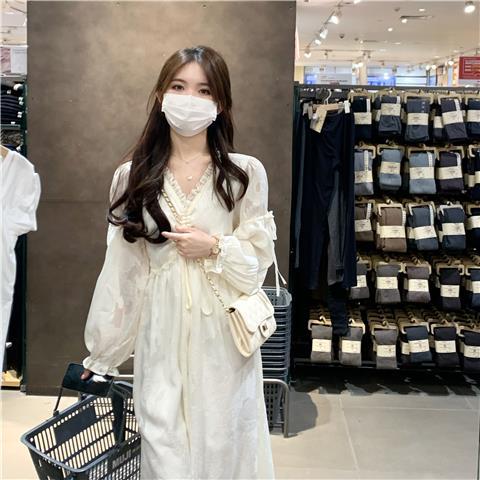 French style dress for women in early spring, palace style, V-neck, long-sleeved, temperament, waist-cinching fairy skirt, bottoming, inner long skirt