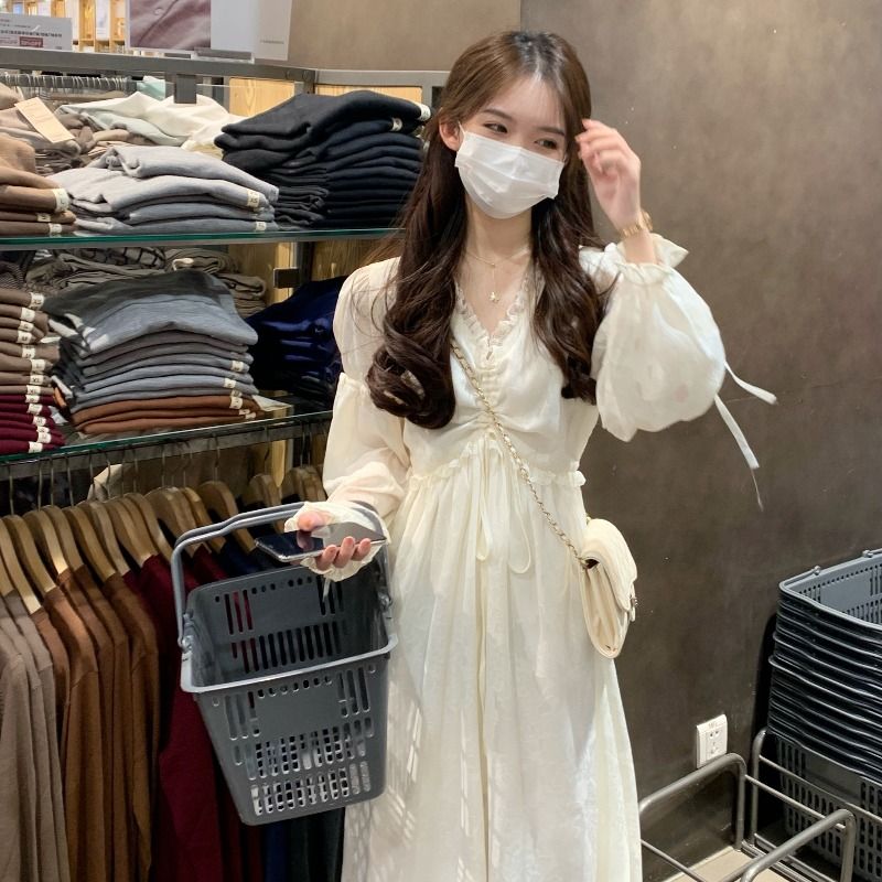 French style dress for women in early spring, palace style, V-neck, long-sleeved, temperament, waist-cinching fairy skirt, bottoming, inner long skirt