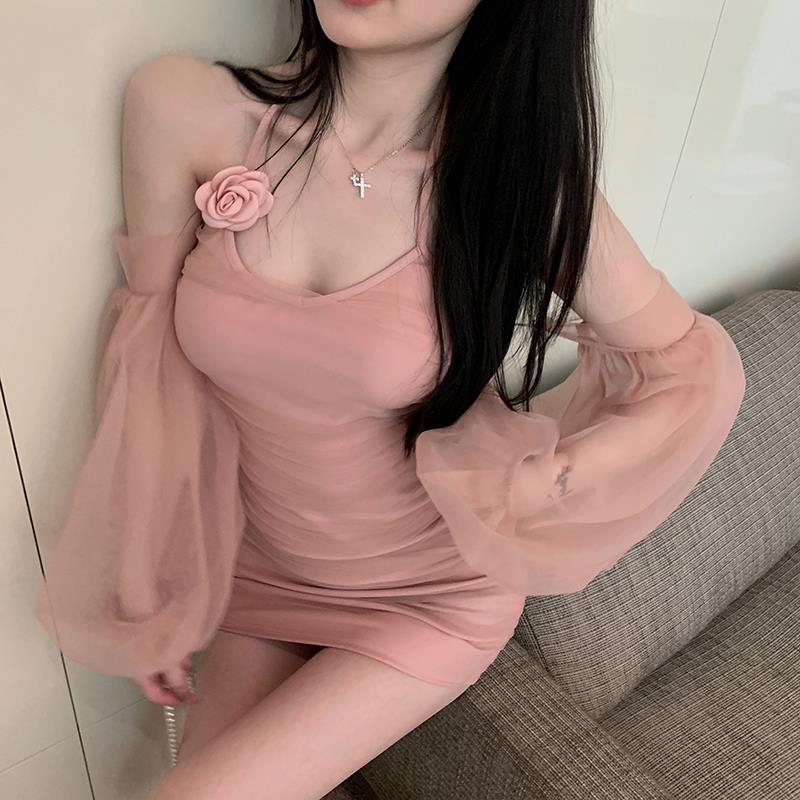 玫瑰低語2023早春新款純欲掛脖網紗吊帶連衣裙女包臀短裙子