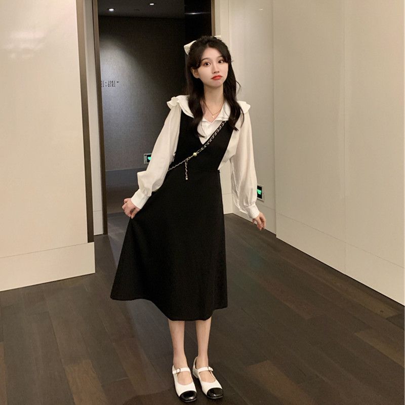 Strap skirt early spring 2022 new women's clothing gentle age reduction foreign style sweet matching two-piece suit dress winter