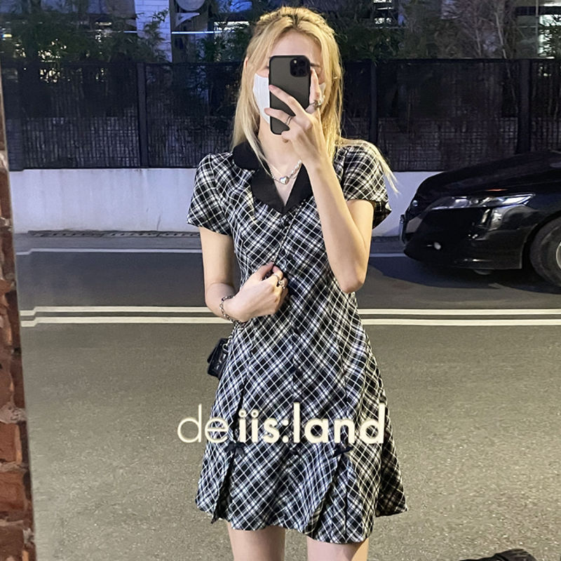 Sweet hot girl dress women's clothing design sense niche 2022 new summer waist small plaid short skirt