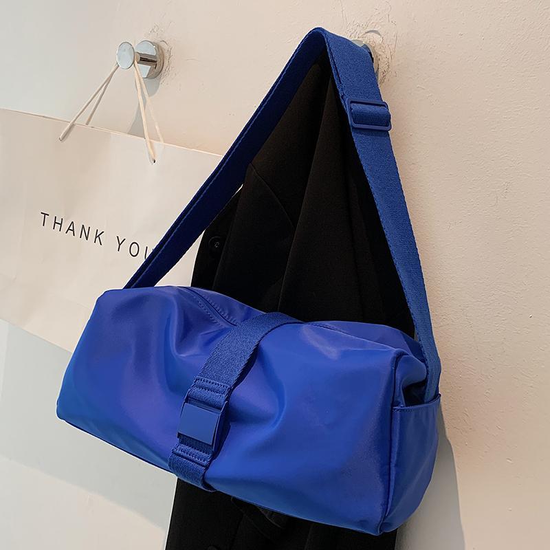 Nylon canvas bag women's autumn 2022 new trendy Klein blue shoulder bag all-match large-capacity light messenger bag