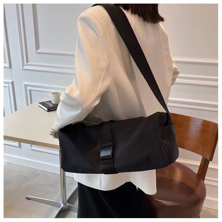 Postman Travel Dumpling Bag Lightweight Original Travel New Shoulder Bag Sports Fitness Bag Waterproof Toast Bag