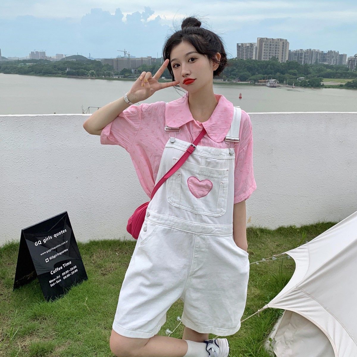 Small aging denim suspenders women's Korean version loose student summer thin wide leg shorts design sense of minority