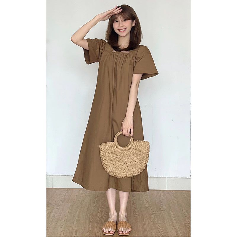 Small short-sleeved dress women's spring and summer 2023 new niche design high-end retro chic skirt with Hong Kong flavor