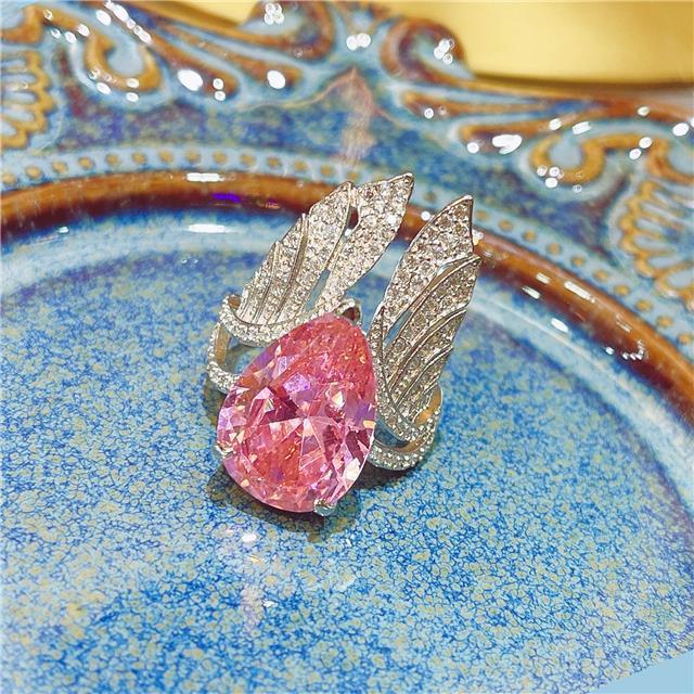 Vintage Angel Wings Gemstone Ring With Simulated Emerald Detail_voghion.com
