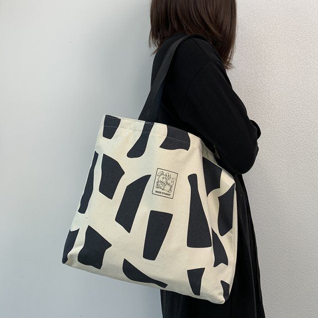 Commuting large-capacity shoulder canvas bag for male and female students to carry books in class 2023 spring and summer new style