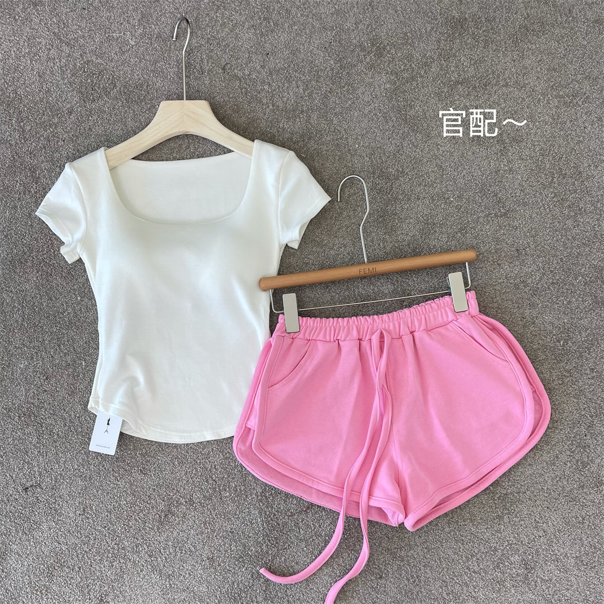 23夏季新款大姐姐A變D心機T恤性感少女夏短袖大U圓領上衣修身純欲