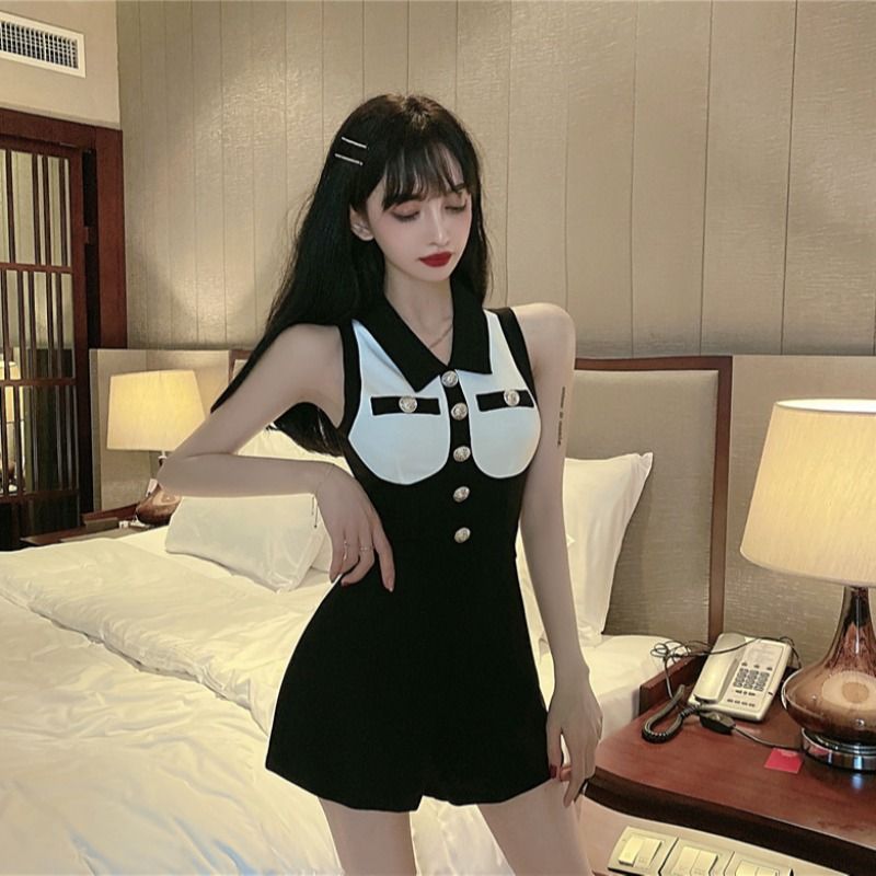 Summer black and white contrast slim fit sleeveless Jumpsuit 2022 new fashion small tall slim shorts women