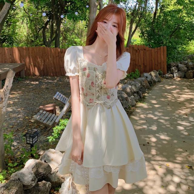2022新款夏減齡溫柔初戀裙子胖mm大碼高端女裝收腰顯瘦方領連衣裙