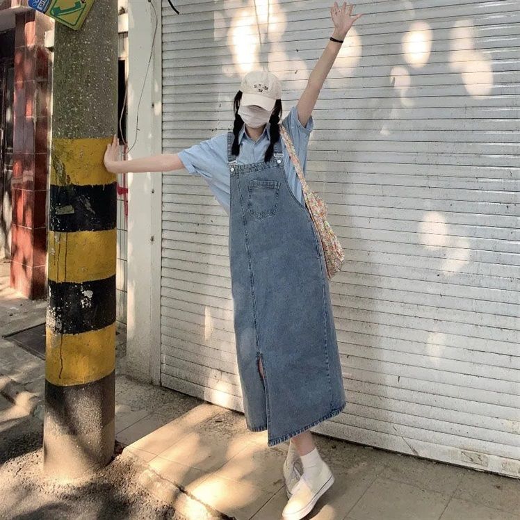 不規則牛仔背帶連衣裙女2022春夏季新款寬鬆顯瘦開叉中長款長裙子