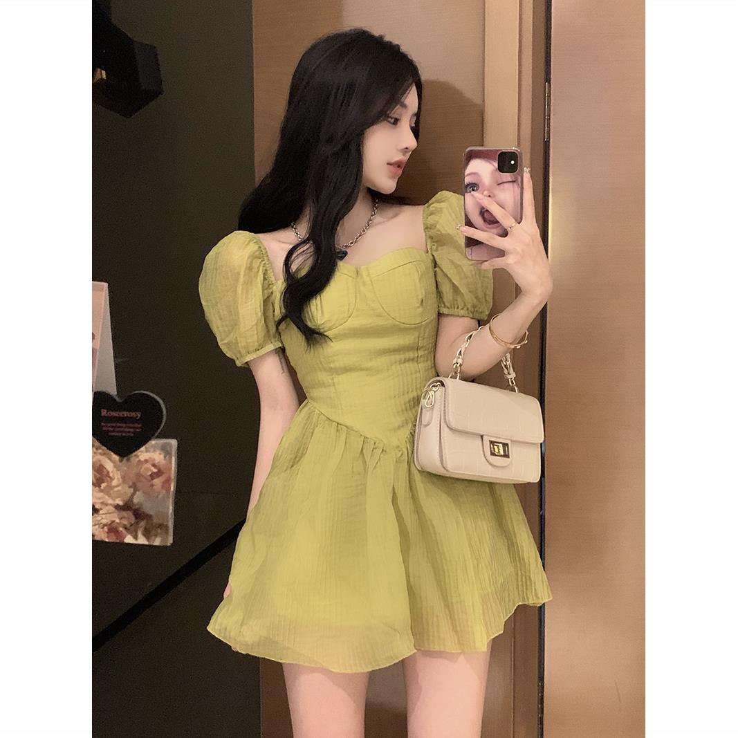 2022 summer new style French retro square neck puff sleeve pleated short skirt temperament waist slimming dress for women