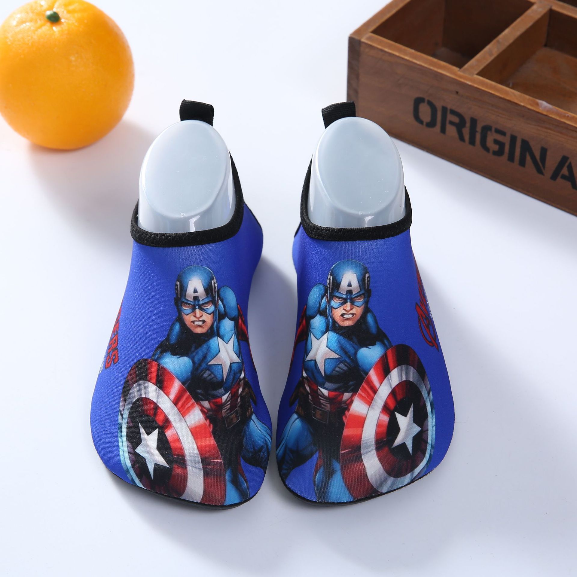 Children's floor shoes, beach casual shoes, snorkeling shoes, skin-fitting cartoon river shoes, blue Captain America